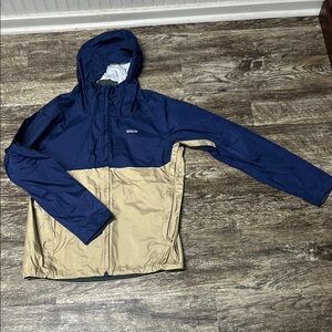 Patagonia Blue and Tan Hooded Jacket Medium